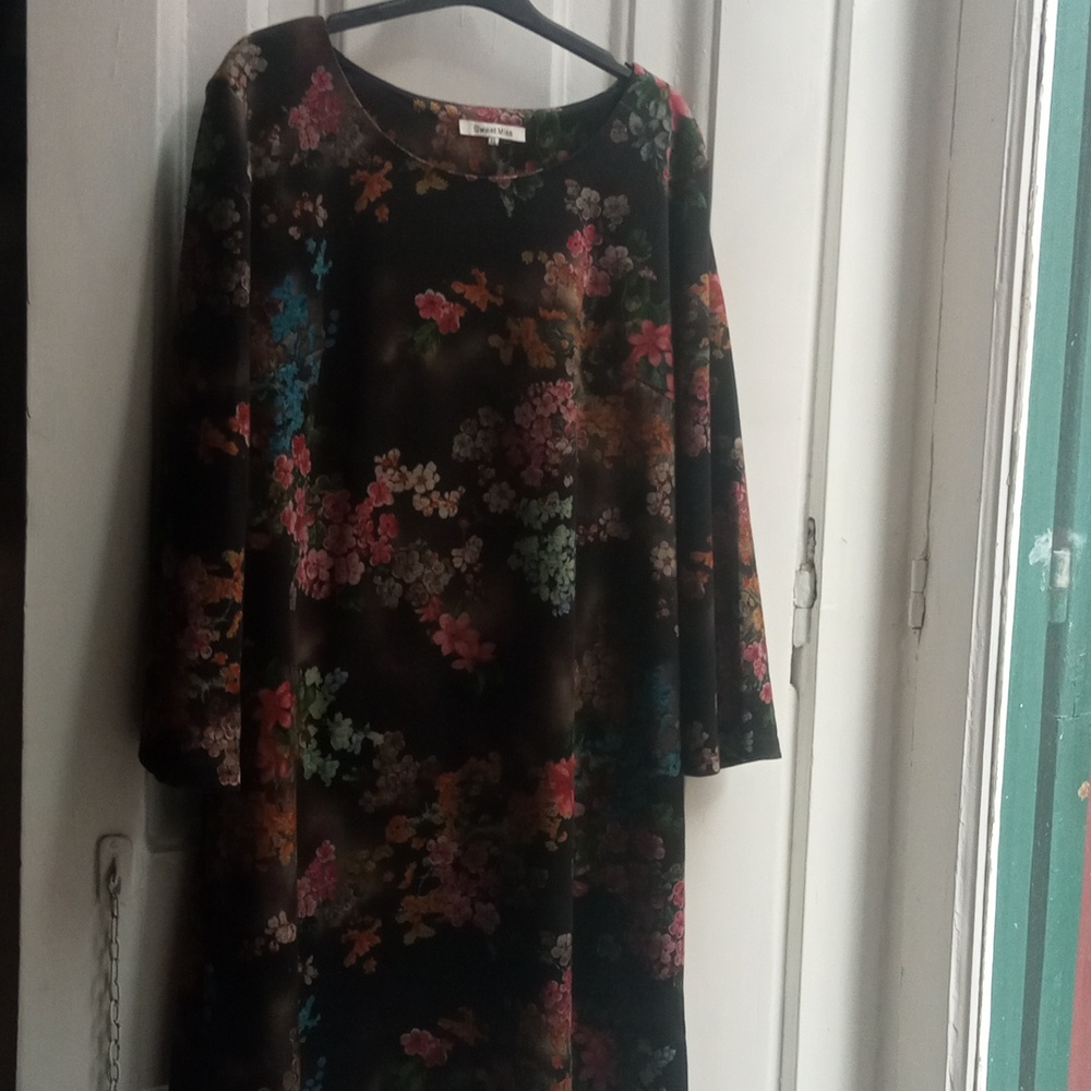 Beautiful brown print dress with flowers Sweet Miss brand